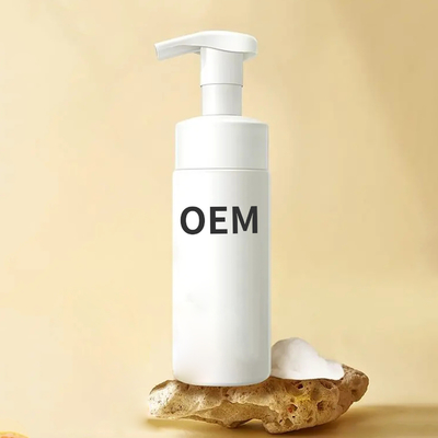 Limpeza facial hidratante sem fragrâncias com niacinamida para mulheres
